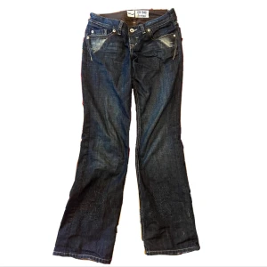Lågmidjade LTB jeans - Låtmidjade baggy/bootcut jeans från LTB. Skriv för mer detaljerade mått/fler bilder osv.💕 Använd gärna köp nu-funktionen.