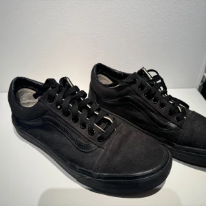 Vans skor black  - Storlek 40.5 använda nångång 