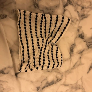 tubtopp - säljer en jätte snygg tubtopp från newyorker som ej kommer till användning pga att den är alldeles för liten för mig som brukar ha xs/s i tröjor.