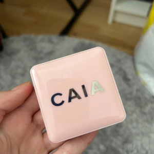 Caia blush!! - Blush i färgen ”pink lemonade”. Väldigt lite använd, alltså är det mycket produkt kvar. Blushet är löst, men så var det när jag fick det!!  💗