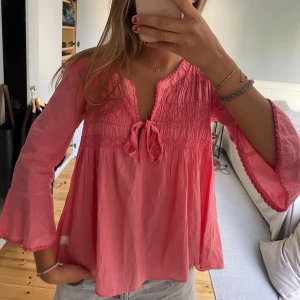 Rosa blus - Jättefin corall/rosa färgad blus från Odd Molly!! 