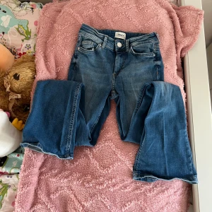 Only jeans - Small fit vet inte måtten 