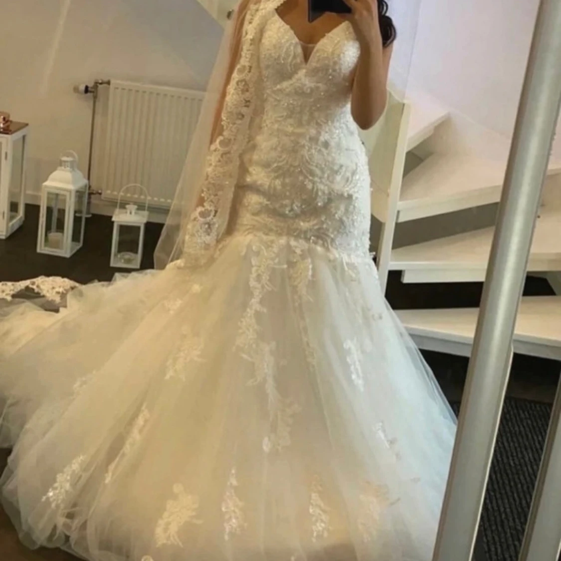 Vit spetsklänning med slits - 90