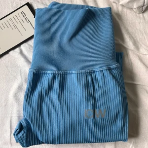 Tights - Oanvända tights från ICIW i storlek S med ficka i bak!