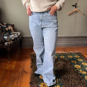 Jeans  - Snygga blå jeans. Endast prövade men tyvärr för långa för mig. Jag är 162 cm.  Storlek 44