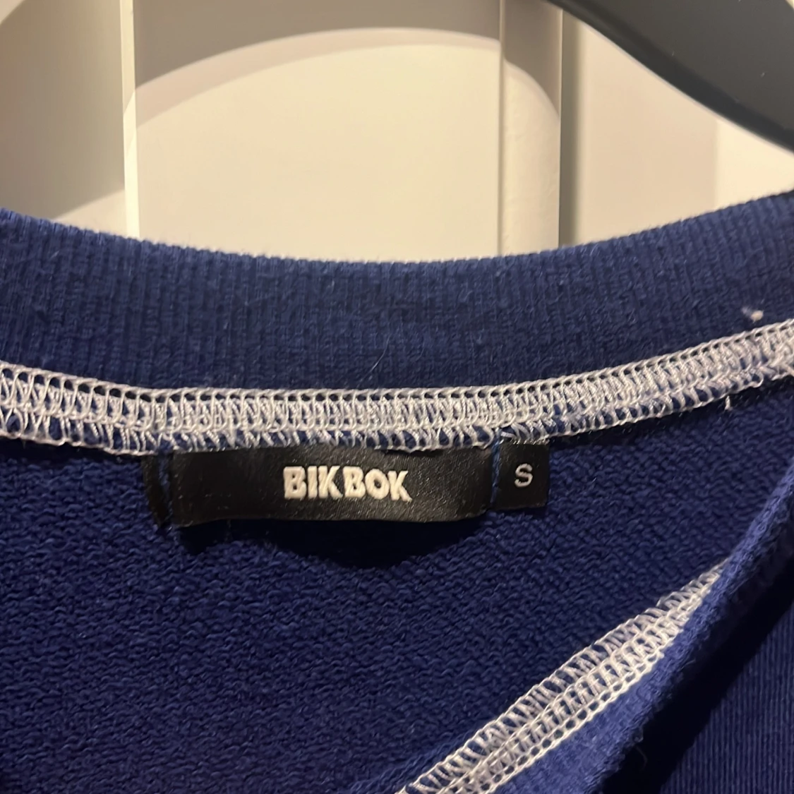 Mörkblå sweatshirt - 91