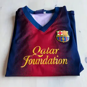 Tjena skriv om ni har intresse för jag säljer nu en Messi t-shirt,💫💫