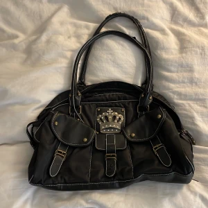handväska - handväska som jag inte använder längre 💗 några defekter, som visas på bilderna. skriv vid ev frågor :)