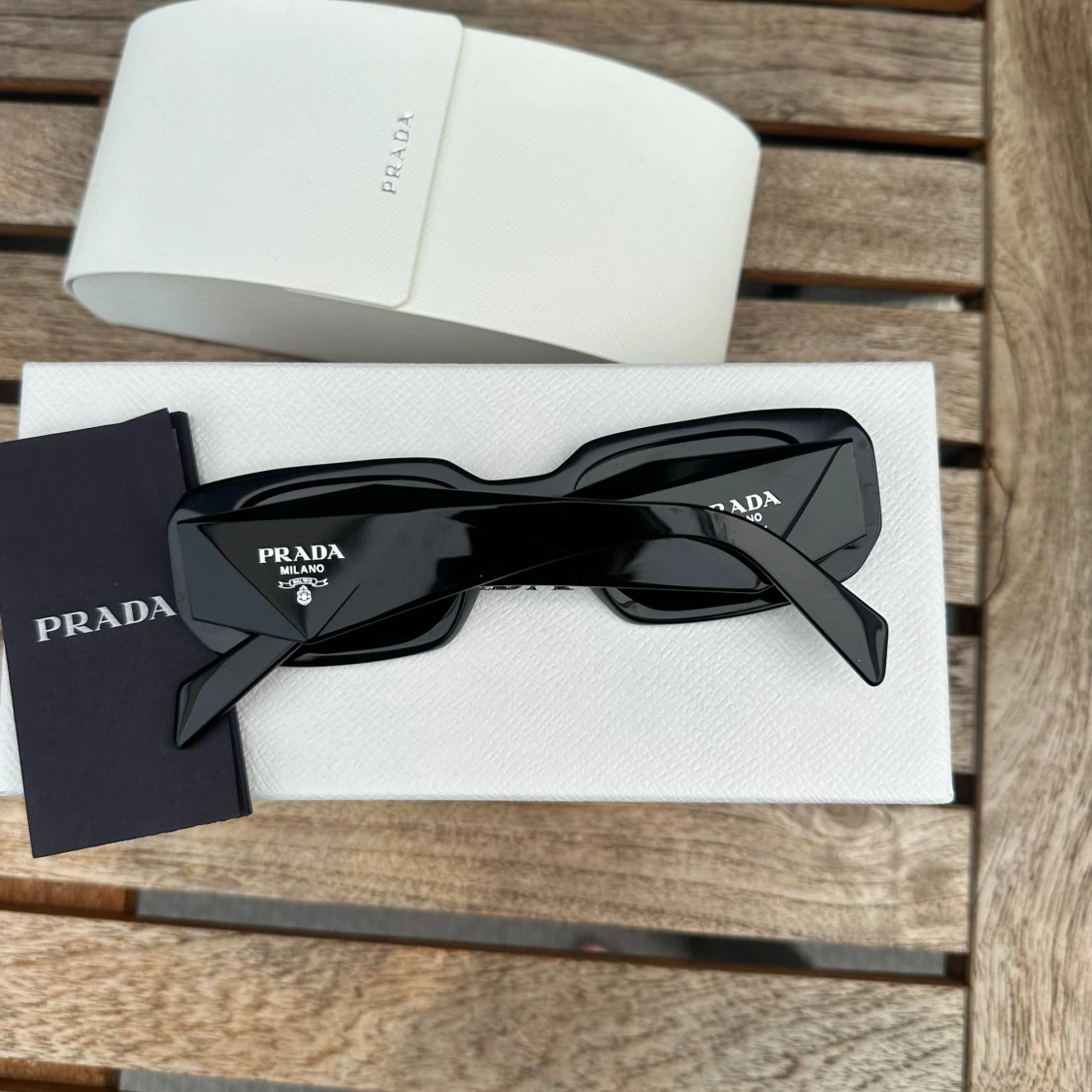 Prada solglasögon  - 90