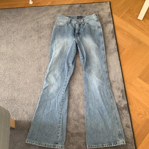 Jeans - Köpte dem här jeansen på en loppis men var för små! Super fina i storlek 34!💕