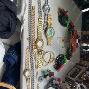 Smycken mer diamant liknande stenar - Skriv i Dm vid intresse vilket smycket du är intresserad av och så kommer vi överens om pris