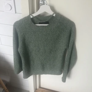 Vero Moda tröja  - bra skick men lite nopprig, använd några ggr, säljer pga att jag inte använder den.