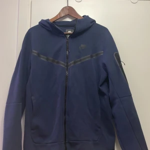 Nike tech fleece  - Helt okej skick, Storlek S