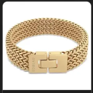 Helt nytt armband från Edblad ”lee guldarmband”. Aldrig använd & säljs pga att den inte passar mig. Ord.pris 599kr men säljs för 300kr. Pris kan diskuteras 🤍