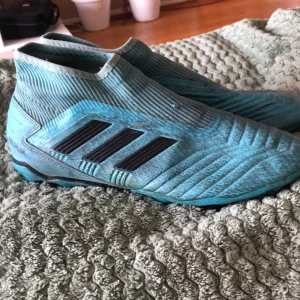 Fotbollsskor  - 💧