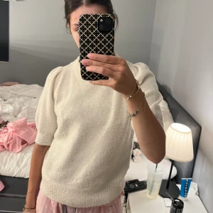 Tre kvarts ärm tröja  - Jättefin tre kvarts ärm tröja, endast använd några gånger ☺️