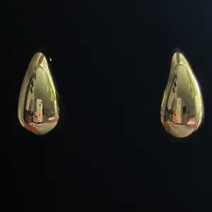 Guldiga i rostfritt stål✨Om man köper flera par örhängen får man de för 69kr