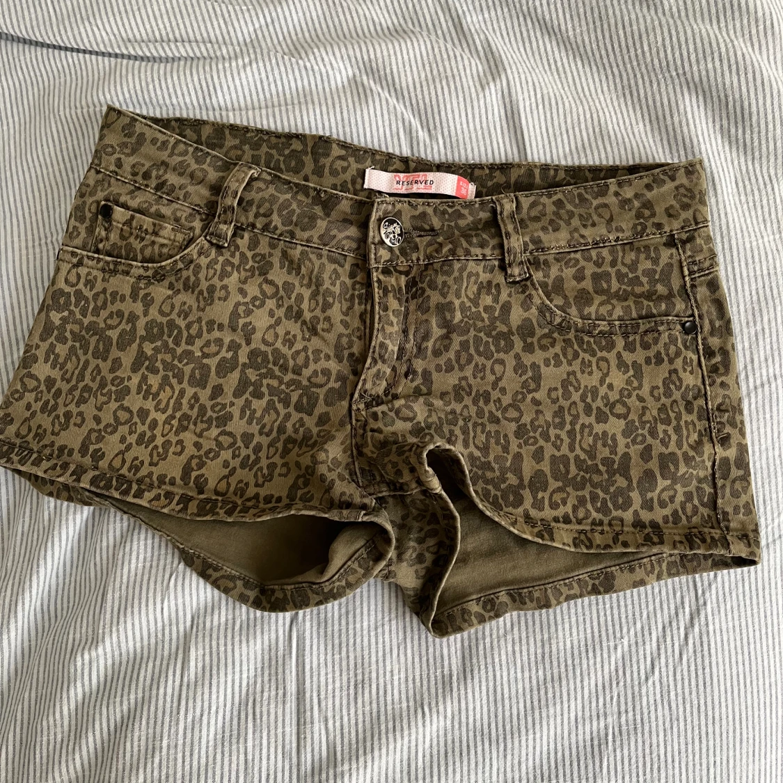 Leopardmönstrade shorts 