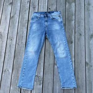 Replay jeans  - Tja! Säljer dessa byxor i storleken 158cm/14A de är i fint skick som ni ser Skriv vid funderingar!