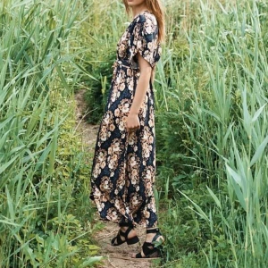 Ellos klänning  - Maxiklänning i nyskick från Ellos. Storlek 34/36, stor i storleken.  Nypris var 549kr. Aldrig kommit till användning.