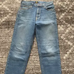 Säljer dessa Lee jeans för 200kr i strålande sick