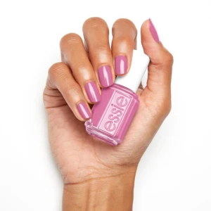 Essie ’suits you swell’  - Använd en gång, ett mini fransserum följer som gåva på köpet 💜