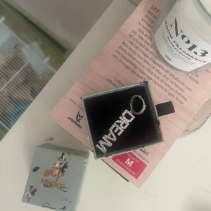 Iaouk örhänge  - Iaouk  Färgen:silver Ett örhänge