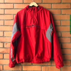 Quicksilver vindjacka - Quicksilver vindjacka/anorak, sparsamt använd. Storlek: M.  