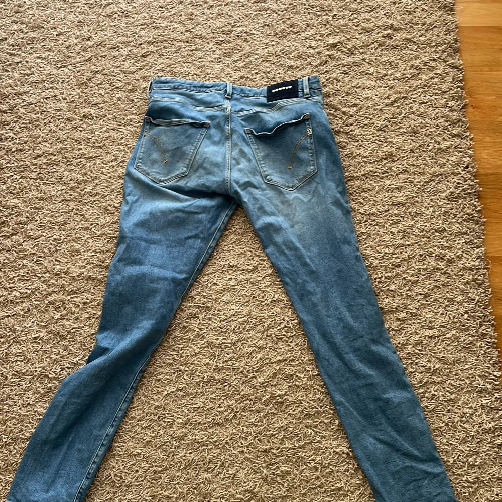 Dondup jeans som är använda några gånger men i fint skick, blå jeans. Jeans & Byxor.