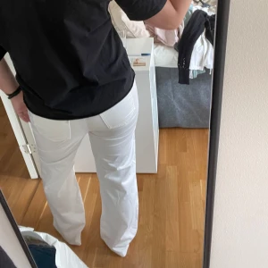 Vita bomullsbyxor - Supersnygga vita byxor🙌🏼🙌🏼🤍 midwaist, nyskick