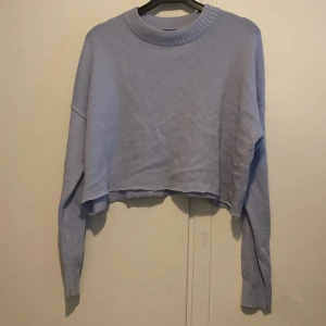 Croppad jumper/ sweater  - En croppad tunn jumper från H&M🤍 passar även som S
