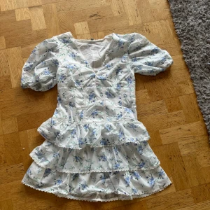 Zaraliknande klänning  - Säljer denna klänningen som liknar den populära klänningen från zara då den tyvärr var lite för liten 