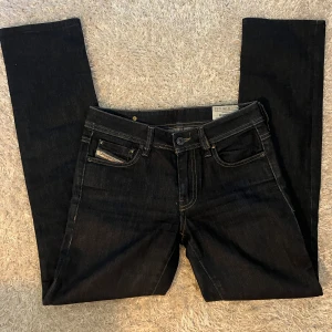 Lågmidjade jeans - Lågmidjade jeans från diesel! 💙 Säljer eftersom de är försmå för mig tyvärr😪