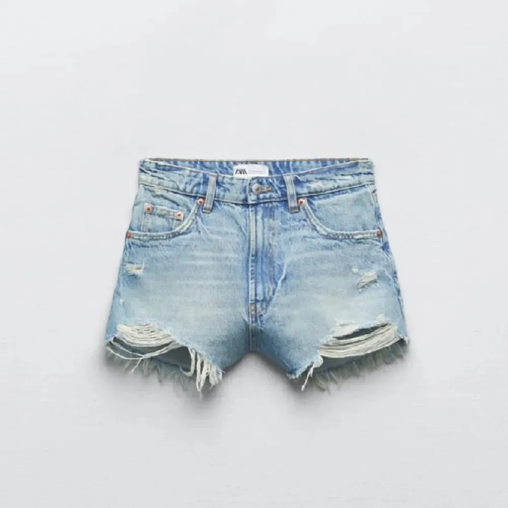 Jeansshorts från zara, använda två gånger Max . Shorts.