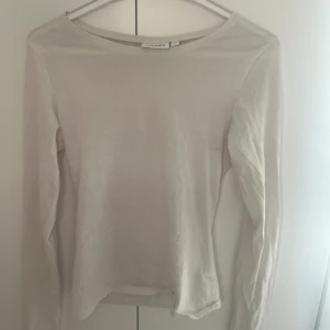 Basic långärmad  - Fin basic långärmad vit tröja från Kappahl.