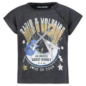 Säljer denna Zadig Voltaire t-shirt i jättebra bra skick!🥰