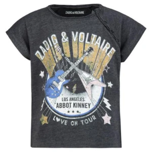 Zadig Voltaire t-shirt - Säljer denna Zadig Voltaire t-shirt i jättebra bra skick!🥰