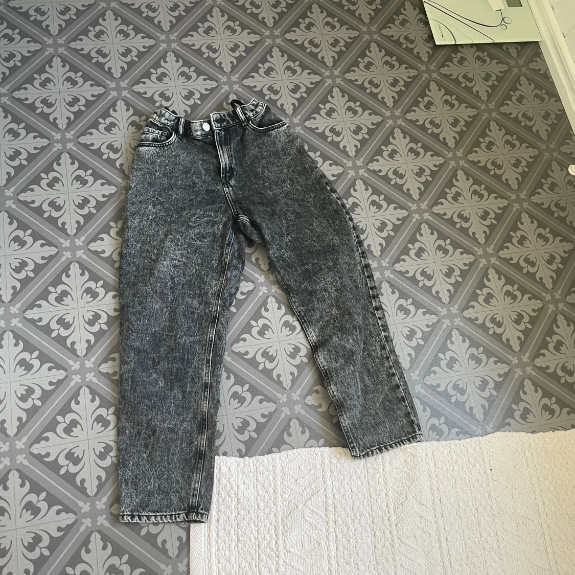 Svart/ grå jeans - 91