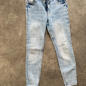 Jeans - Säljer mina Amisu jeans som är knappt använda