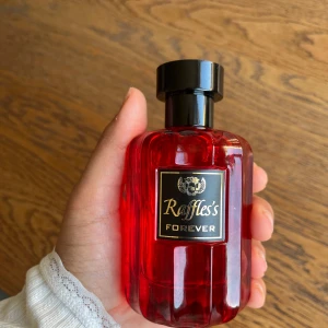 Raffles’s Parfym  - Helt ny parfym köpt från paris 100ml edp  Noterna är saffran, jasmin och kakaoblomma