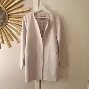 Kappa - vår kappa från Vero Moda i perfekt skick inga defter alls