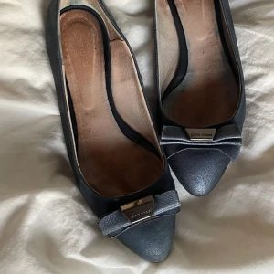 Snygga blåa skor - Jättesnygga pumps liknande skor. Blåa, skriv för mer info eller fler bilder💋