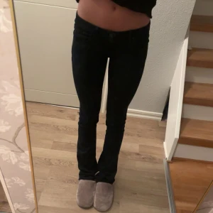 Ltb jeans  - Jätte fina populär Ltb jeans i storlek 24/34. Säljer då dem inte kommer till användning❤️ dem är i färgen nattblå men är mer åt de svarta hållet
