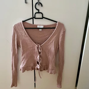 Knyttopp - Supersnygg knyttopp från Topshop i storlek US 12 ( passar någon som bär XS-S). 