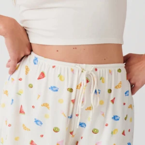 Pyjamas shorts  - Säljer dessa pyjamas shorts, använt två gånger. Köptes när dom precis släpptes. Säljer för att dom är för stor mig:( Ordinarie pris 229.95kr. 