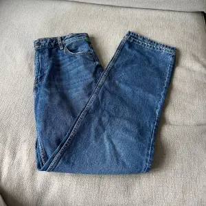 Blå jeans från bershka i storlek 38 oanvända 🌷 raka högmidjade!