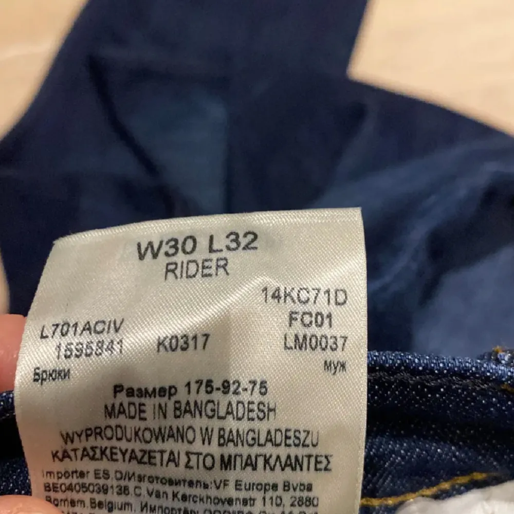 Lee jeans 30/32 Säljer för de blivit för små. Skriv gärna för fler bilder eller andra frågor. Pris kan diskuteras.. Jeans & Byxor.