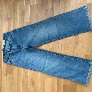 Helt nya jeans från Carin Wester i storlek 34. 