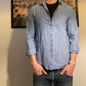 Linneskjorta  - Linneskjorta storlek S  Kom privat om du har mer frågor😊