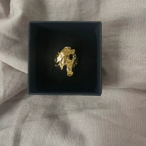 Meja ring rostfri  - Ring i Ion plated 304 Stainless steel💞 45kr/st, finns flera i lager ☺️ kolla gärna in mina andra annonser för fler liknande smycken och min instagram (ebnorth) där jag främst sköter försäljningen 💕💕